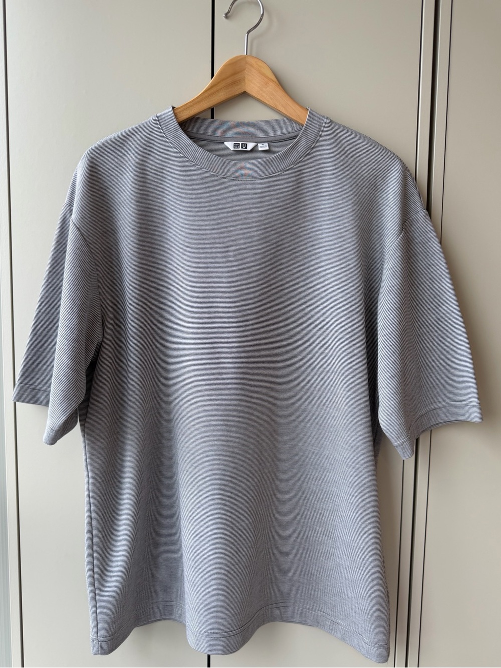 UNIQLO Men’s Light Gray Short Sleeve Crew Tee